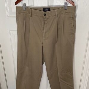 Dockers Men's Tan Khaki Pants